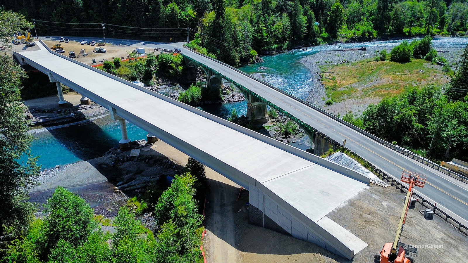 Photo of the Elwha River Bridge deck being prepared for final paving and tie-ins