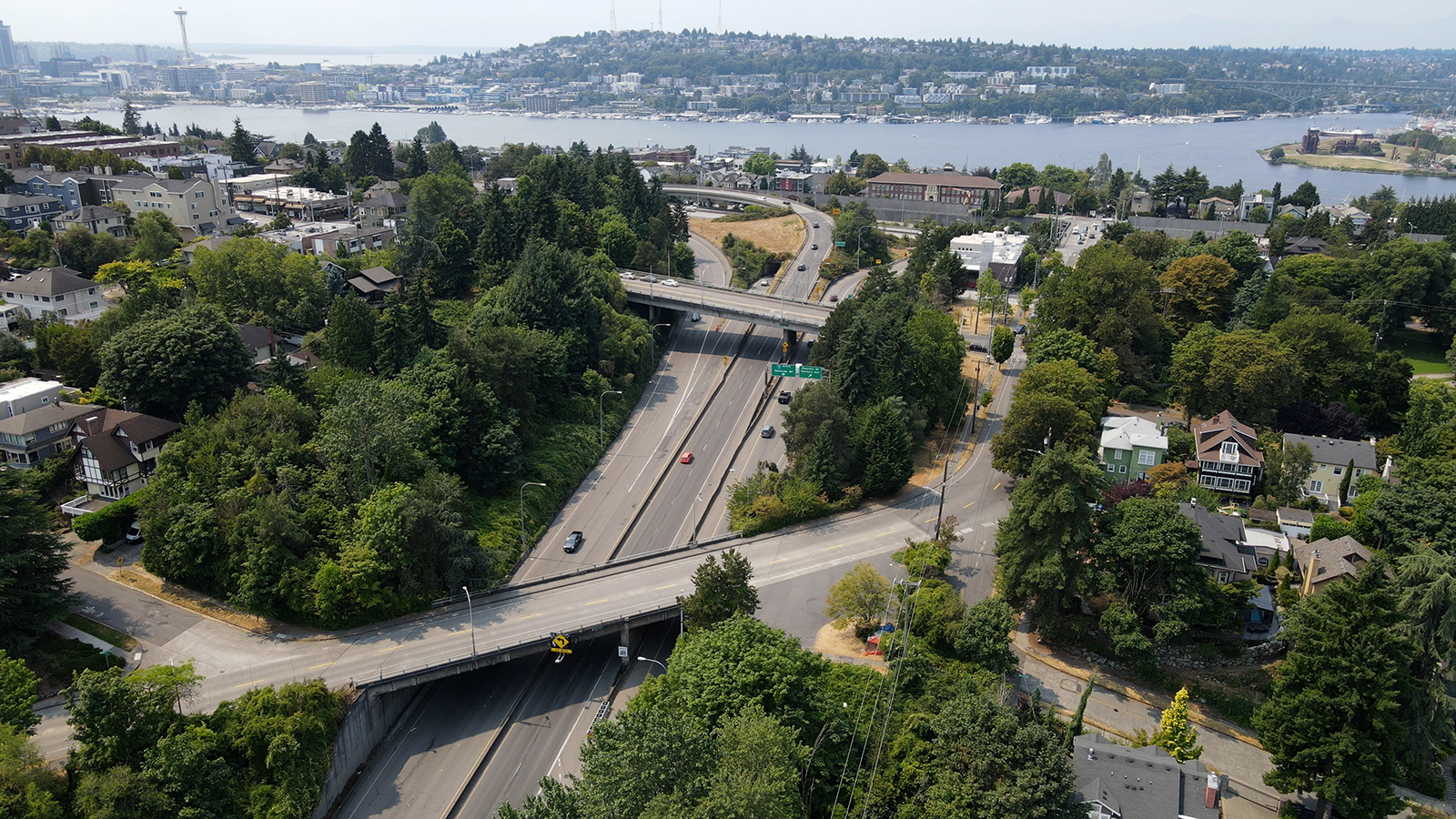 An aerial photo shows the North Capitol Hill and Roanoke Park neighborhoods, where the new Roanoke lid will span SR 520 between 10th Avenue East and Delmar Drive East.