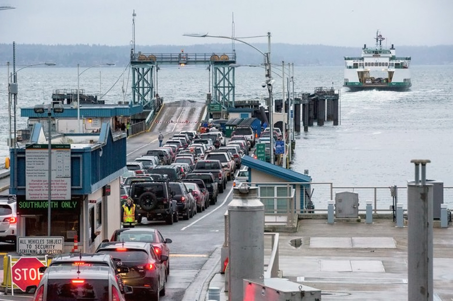 Photo of Fauntleroy ferry terminal showing heavy traffic with vehicles backed up before the tollbooths