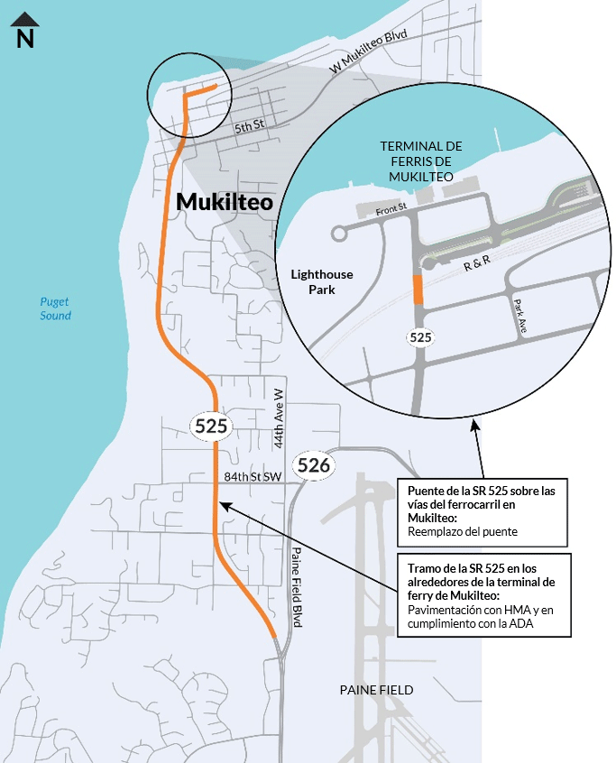 Un mapa con una línea naranja que representa las dos ubicaciones del proyecto en la SR 525 para los proyectos “Tramo en los alrededores de la terminal de ferry de Mukilteo” y “Puente sobre las vías del ferrocarril” en Mukilteo, Washington, cerca del nuevo embarcadero del ferry.